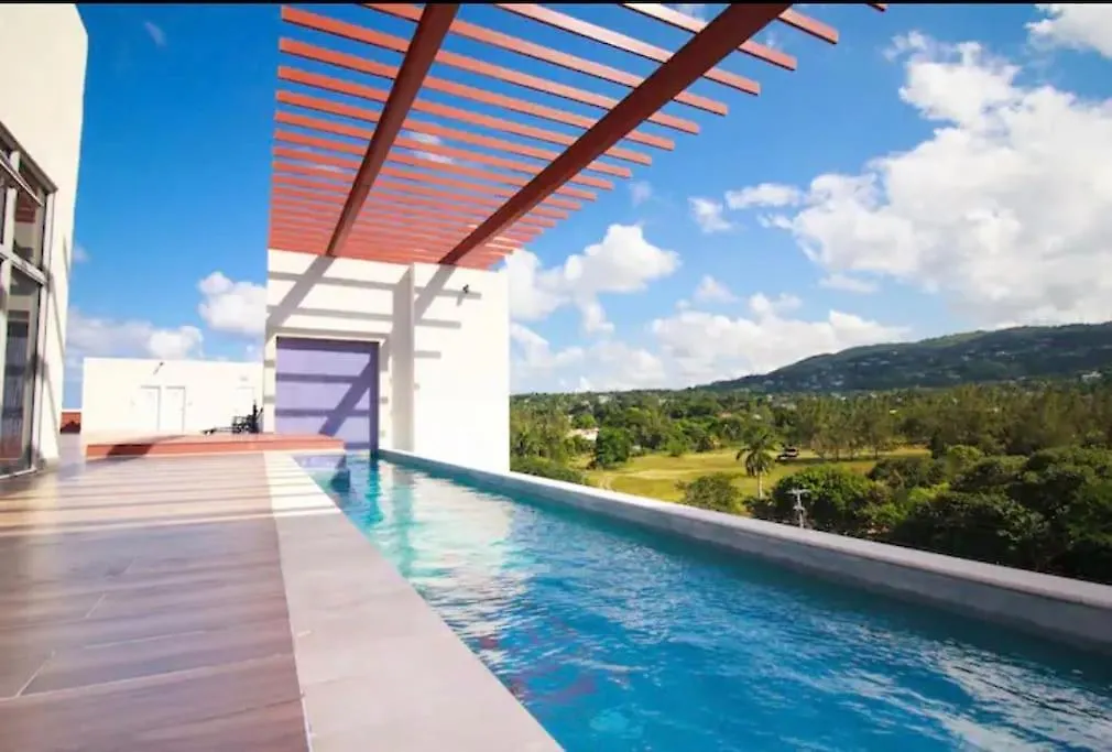 Dream 36 @ Montego Bay Apartment