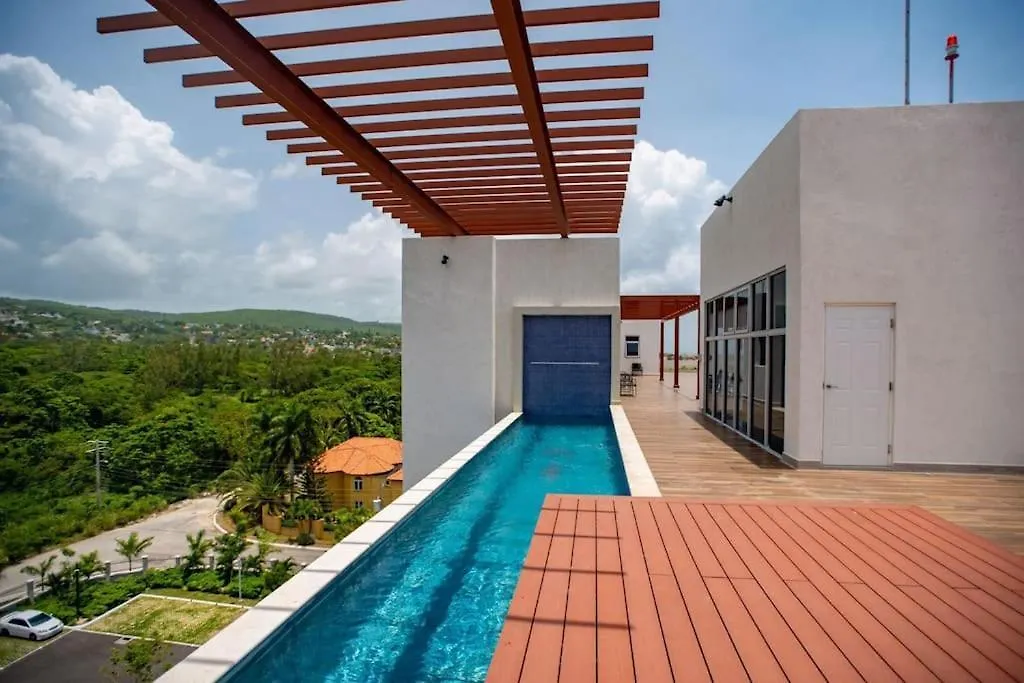 Dream 36 @ Montego Bay Apartment