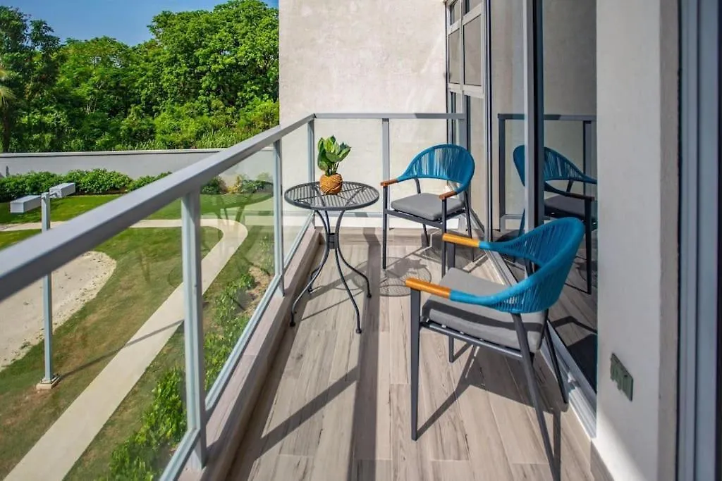 Dream 36 @ Montego Bay Apartment