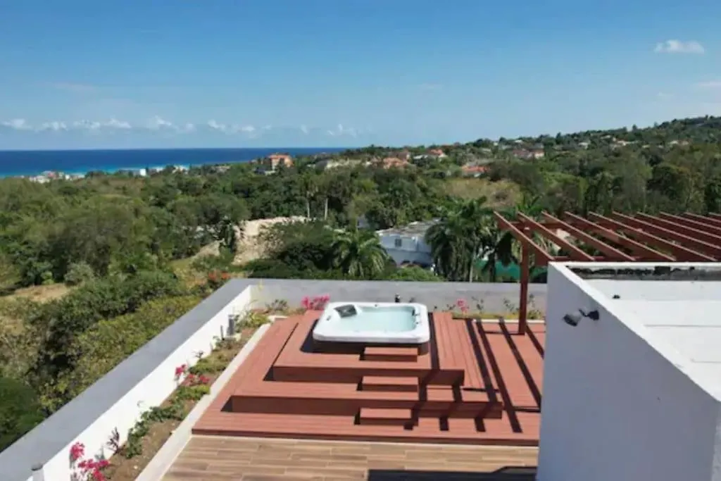 Dream 36 @ Montego Bay Apartment